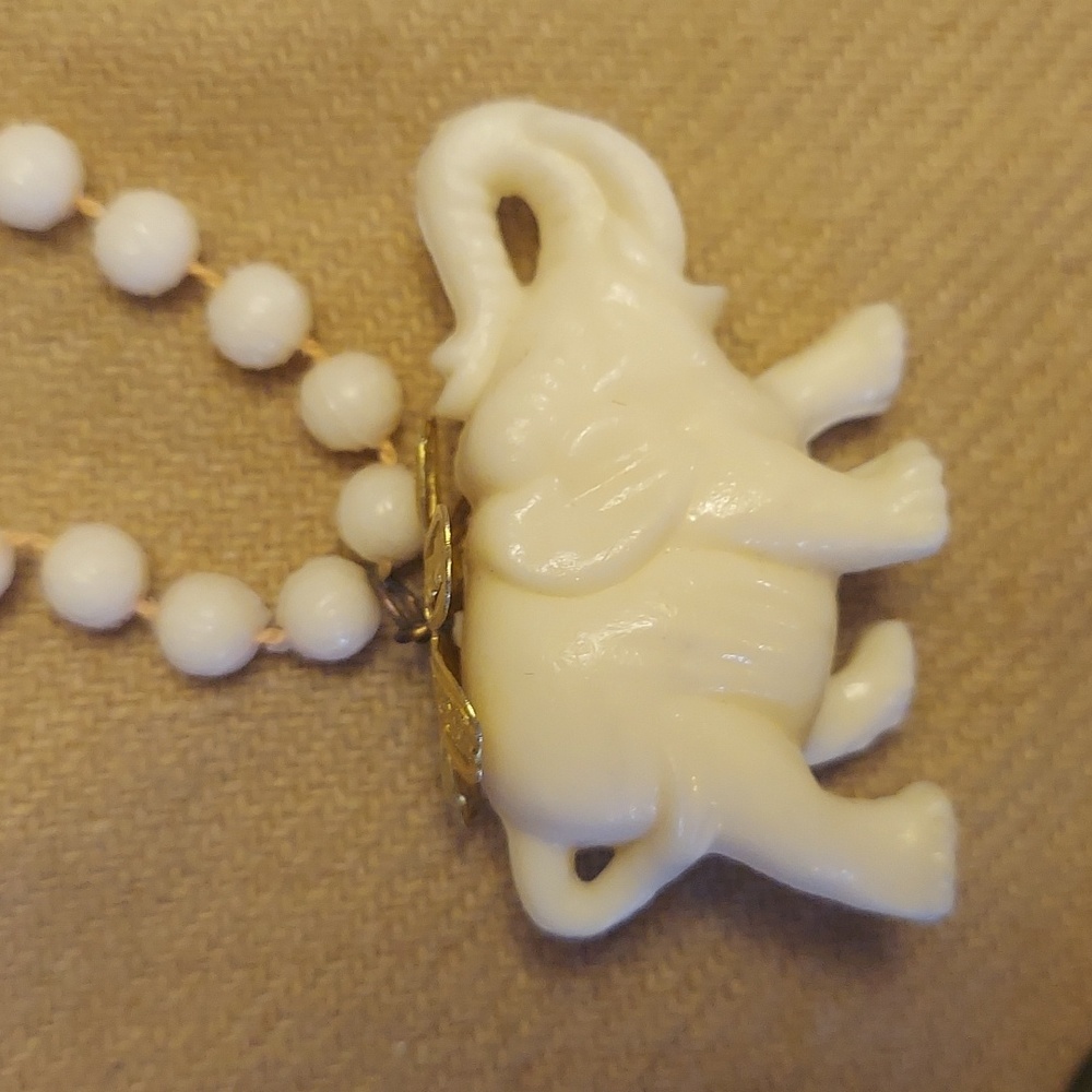 Vintage Celluloid Elephant Pendant Molded Rosebud Beaded Necklace - Picture 2 of 7